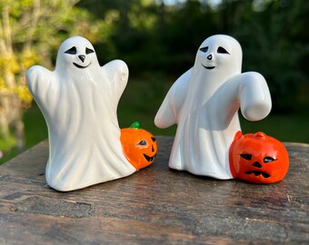 Kitschy Ghost Figurines with Jack o' Lanterns Halloween Tiered Tray Decor