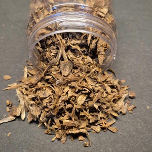 Natural Premium Agarwood Chips, Sweet Aroma for Meditation And Offering