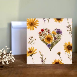 Blumige Sonnenblumen-Herz Karte - Handgefertigter botanischer Gruß zu jedem Anlass mit Umschlag