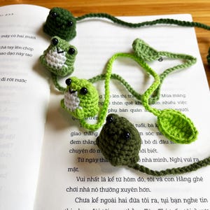 Cute crochet baby frog bookmark, lovely gift for teacher, gift for book lover, back to school gift, handmade bookmark