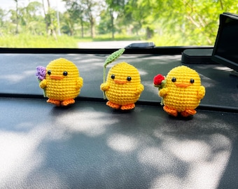 Gehaakte schattige eend met bloem autodashboarddecor, autodashboardaccessoires, leuke autodecor, cadeau nieuwe auto, cadeau nieuwe bestuurder