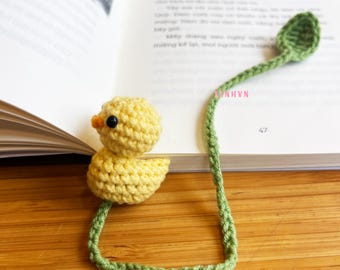 Cute crochet baby duck bookmark, lovely gift for teacher, gift for book lover, back to school gift, handmade bookmark