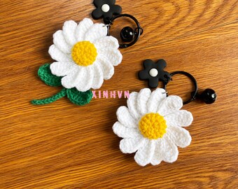 Crochet daisy bag charm, cute daisy keychain, daisy bag charm, flower bag charm, bag decor, gift for lovers, gift for women