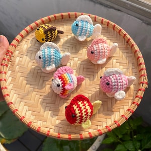 Portachiavi a forma di pesce all'uncinetto, portachiavi a forma di pesce colorato, portachiavi all'uncinetto, regalo per gli amanti dei pesci, regalo