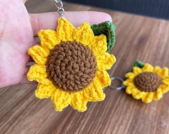 Crochet sunflower keychain, sunflower bag charm, crochet sunflower keychain, gift for lovers, gift for women