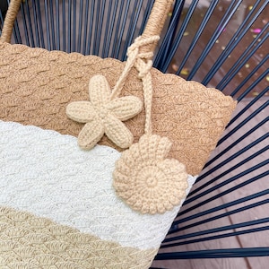 Seashell Crochet Charm, Starfish Bag Accessory, Coastal Minimal Aesthetic, Beach Tote Decor, Handmade Ocean Gift
