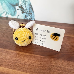 Lindo peluche de abeja de ganchillo, abeja de bolsillo, abejorro, abeja de apoyo emocional, decoración de mesa/escritorio