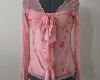 Top stile Y2K rosa con sovrapposizione in rete floreale / Maniche a campana con volant sul davanti e laccetti / Taglia S