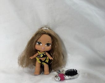 Boneca Bratz Yasmin com Cabelo Estilo Vintage Y2K 2004