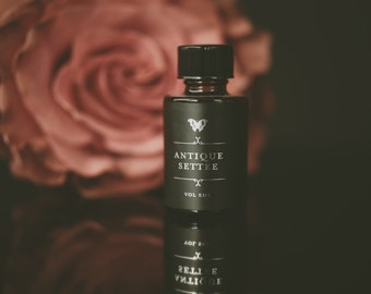 Antique Settee™ - Perfume Oil - Natural Perfume with Earl Grey, Bergamot, Tea, Rose, Violet, Wood, and Citrus