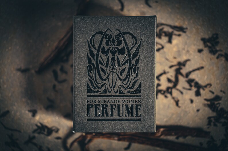 London Fog™ Perfume Oil with vanilla, bergamot, honey, earl grey black tea in organic jojoba oil base image 2