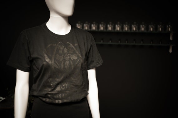 Iris Logo T-shirt - Black Monochromatic