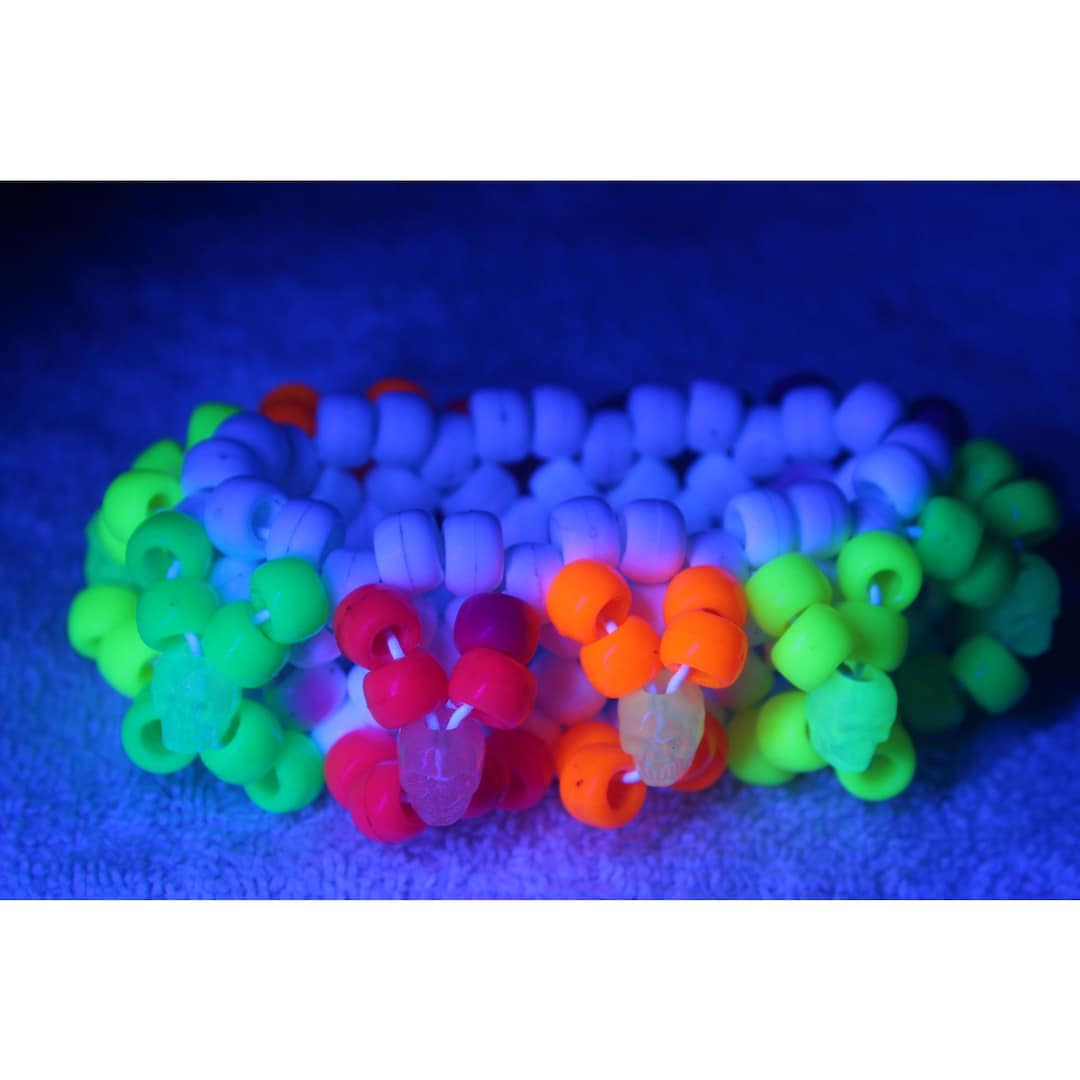 3d Kandi Mini Cuffw/10 Glowndarkskullsedc Beaded Bracelet