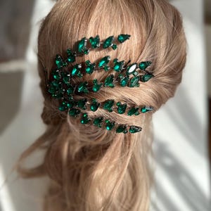 Emerald 5 Layered Bridal Hair Piece, Green Crystal Hair Vine, Wedding Headpiece for Bride, Emerald Hair Jewelry, Dark Green Bridal Hair Comb