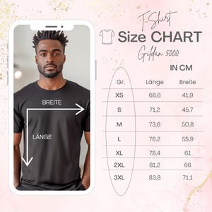 K&ouml;nnte beinhalten: Eine Gr&ouml;&szlig;entabelle f&uuml;r Gildan 5000 T-Shirts, die die Ma&szlig;e in Zentimetern f&uuml;r die Gr&ouml;&szlig;en XS, S, M, L, XL, 2XL und 3XL zeigt. Die Tabelle zeigt die L&auml;nge und Breite jeder Gr&ouml;&szlig;e.