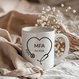 MFA Tasse Abschlussprüfung Personalisiert, Ausbildung Gift MFA Kinderkrankenschwester Ergotherapeutin Gift Ausbildung von Chefin