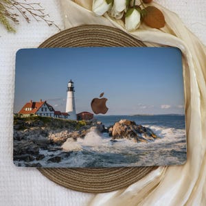 Le phare sur la côte - Coque pour MacBook, nouveau MacBook 2025 Air 15/13, housse pour ordinateur portable Apple, Pro 13/14/15/16 2024/2022, M2 M3 M4, coque personnalisée