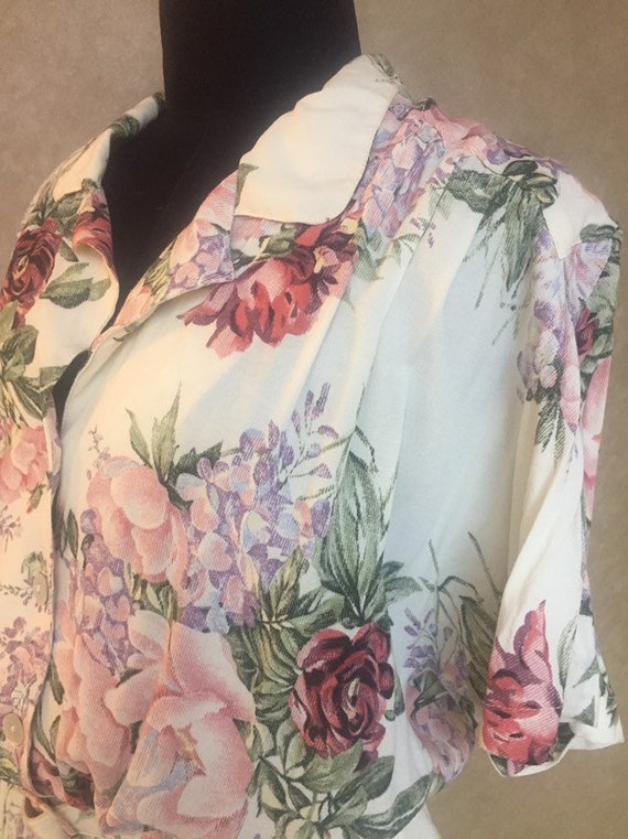 Vintage 1980s Romantic Roses Floral Print Button F