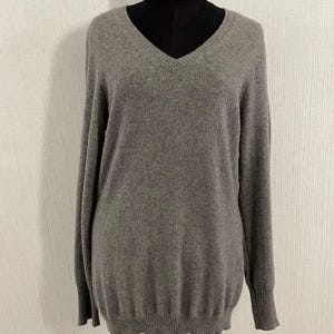 Vintage Modern Luxury Grey V Neck Cashmere Sweater  M
