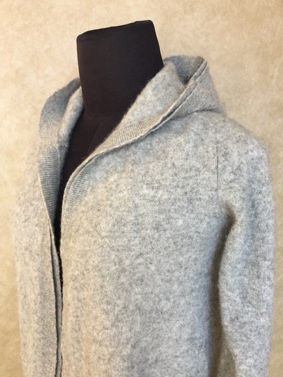 tahari cashmere sweater