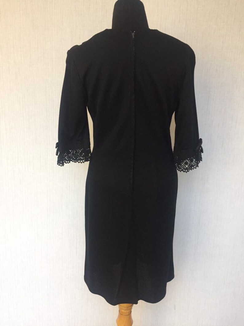 Vintage 1960s Mod Black Shift Dress with Crochet Trim Sleeves S M