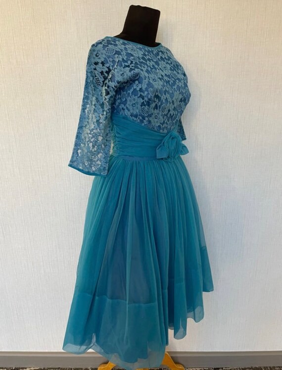 Vintage 1950/60s Gorgeous Bright Blue Lace Layere… - image 5