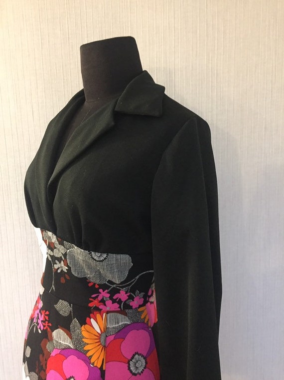 Vintage 1970s Black and Pink Bold Graphic Floral P