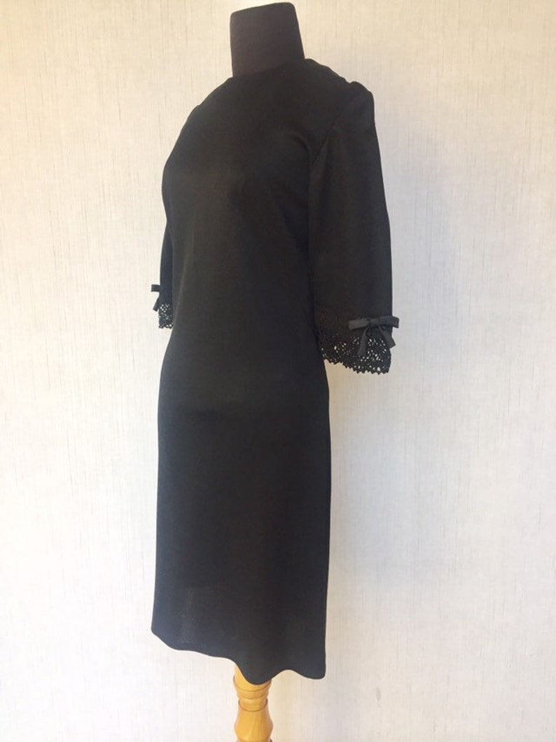 Vintage 1960s Mod Black Shift Dress with Crochet Trim Sleeves S M