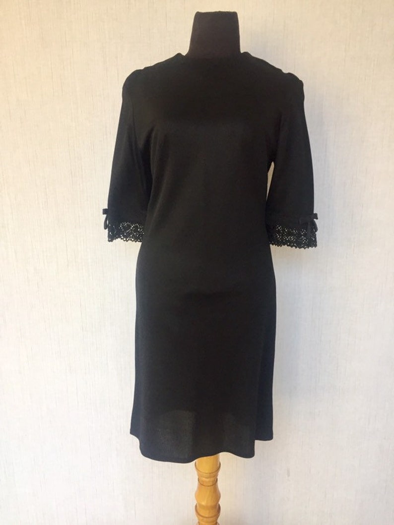 Vintage 1960s Mod Black Shift Dress with Crochet Trim Sleeves S M