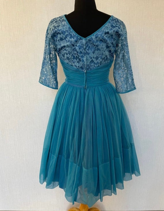 Vintage 1950/60s Gorgeous Bright Blue Lace Layere… - image 4