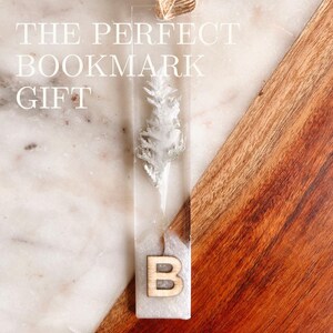 Marcador de letras de acrílico, regalo personalizado, regalo inicial para lector, regalo para amantes de los libros, marcador de cedro seco, regalo literario, regalo de lectura