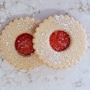 Gourmet Gluten Free Linzer Cookies!! All Natural!! Strawberry or Raspberry!! 12-15 Large Cookies!!
