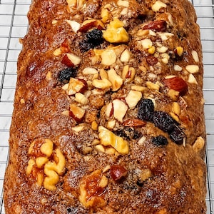 Heiliges Land Obstkuchen: Ganz natürlich, voller Früchte und Nüsse !!! 100 Gramm Kuchen!