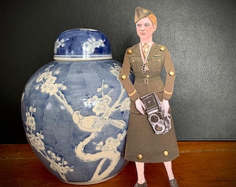 Lee Miller Paper Doll: Fotografin im zweiten Weltkrieg, feministische Kunst (Printable Download)