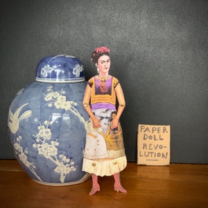Frida Paperdoll, stampabile, bambola di carta Kahlo, scrapbooking artistico, biglietto femminista, decorazione regalo Frida, burattino d'arte articolato, regalo per artisti