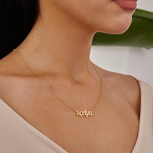 Collar con nombre de oro, joyería personalizada, colgante con la primera letra y piedra, colgante con nombre horizontal, joyería delicada, regalos de Navidad para ella