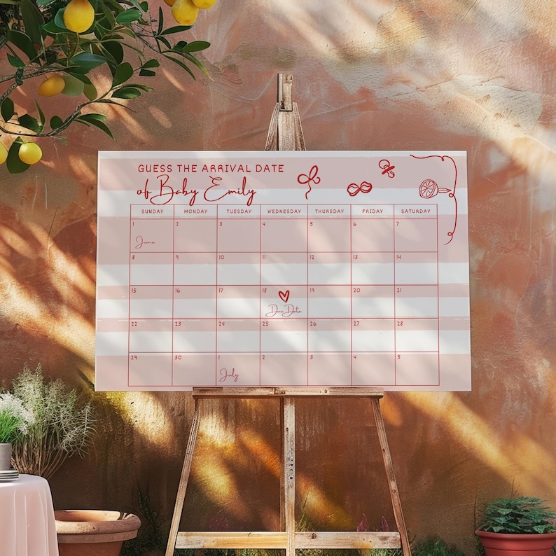 Puede incluir: Un calendario rosa y blanco sobre un caballete de madera. El calendario dice "GUESS THE ARRIVAL DATE of Baby Emily" con una cuadr&iacute;cula de calendario. Un coraz&oacute;n est&aacute; dibujado el d&iacute;a 15 del mes. El mes de julio est&aacute; escrito en la parte inferior.