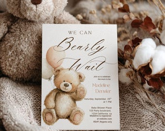 Op de afbeelding: Een uitnodiging voor een babyshower met de tekst "We Can Bearly Wait" en een illustratie van een teddybeer met ballonnen. De uitnodiging bevat evenementdetails voor Madeline Denvier.
