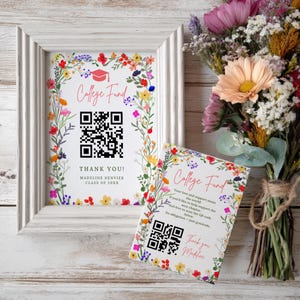 2 Cartello e biglietto per la laurea con fiori selvatici - Modello modificabile 8x10 e 3,5x5 Codice QR, Classe del 2025, Laurea floreale, #cp02