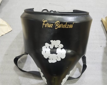 Benutzerdefinierte Box Tiefschutz-Personalisierter Echtleder Beschützer aus Rindsleder mit Name Print-Muay Thai, MMA, Kickboxen, Sparring & Fitness Gear