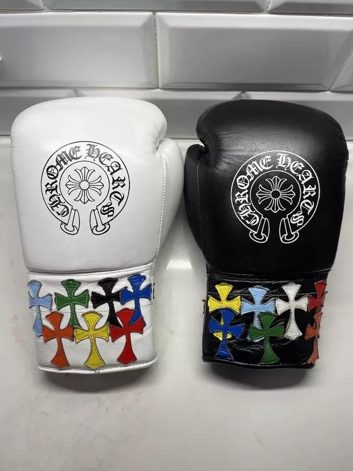 CHROME HEARTボクシンググローブ 14oz ホワイト Custom Chrome Heart Style 14 Oz Boxing Gloves | Black & White Real