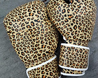 Benutzerdefinierte handgemachte Leopard Print 16 Unzen Boxhandschuhe | Echtes Rindsleder Leder-stylisches Training, Sparring, Kampfkunst, Fitness & MMA Ausrüstung