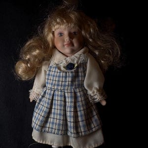 Hemsökt! Docka med positiv älvsjäl - Coralie