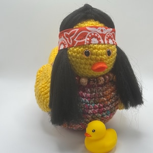 Jenny! Handgjord virkad hippieplyschanka! Mellanstor! Gummianka ingår ej. Endast för storleksreferens!