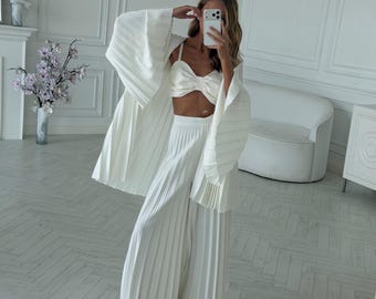 White 3 Piece Pleated Pant Suit, Modern Bridal Crop Top and Wide Leg Trousers Set, Plisse Kimono Cover Up Civil Wedding Outfit