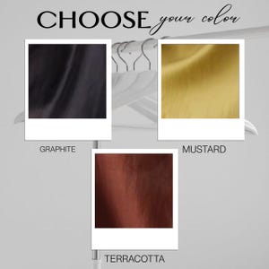 Puede incluir: Imagen que presenta tres muestras de tela en Grafito, Mostaza y Terracota. El texto "CHOOSE your color" est&aacute; en la parte superior. Cada muestra se muestra en una imagen estilo Polaroid con marco blanco, mostrando las opciones de color.