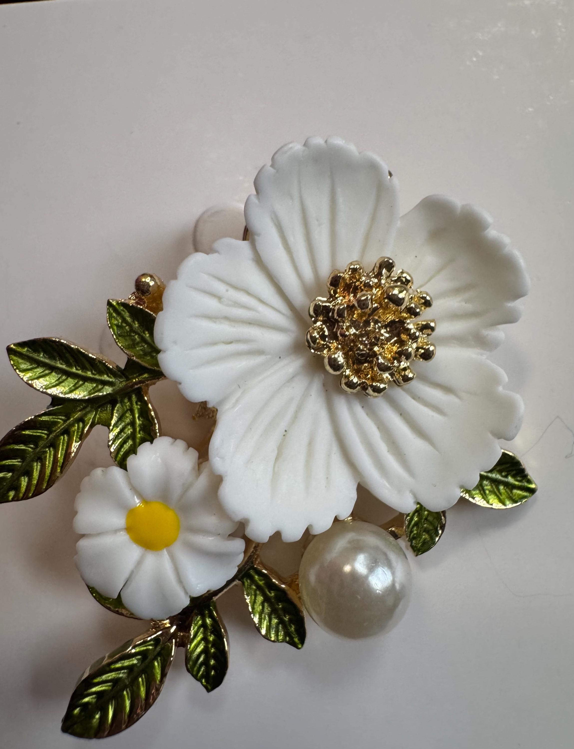 NWT - Cream White Floral Pearl Brooch Pin Bridal Shower MOTB Brunch Wedding freshwater-pearls-blossom-  main image 3