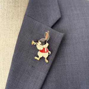 Rabbit Lapel Pin: Unique Animal Brooch for Suits and Blazers