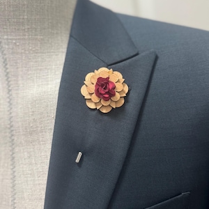 Men Wooden pin with flower, Wooden brooch pin, Wedding groomsmen pin, Groom lapel pin, Suit Lapel Pin,Men Suit  Accessories,Fathers day pin