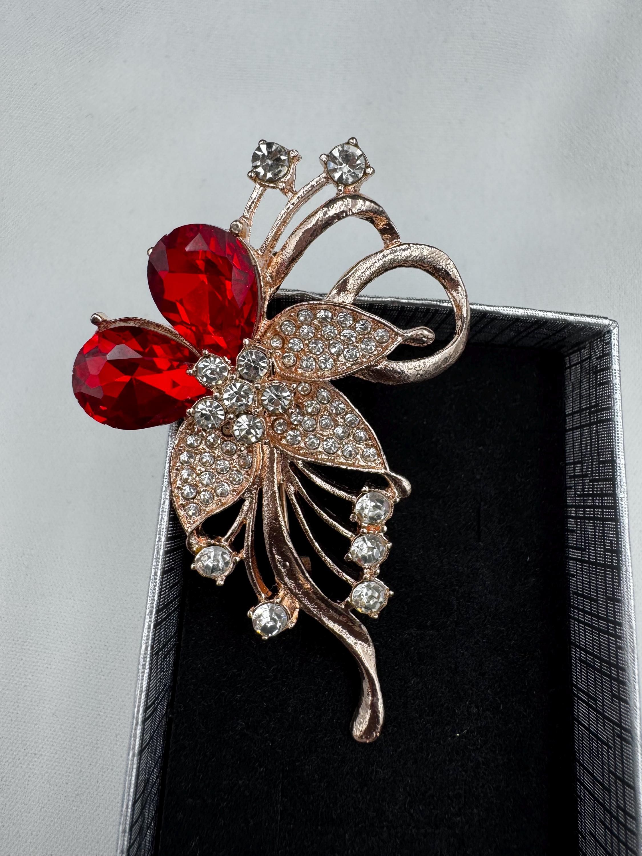 Elegant Red Crystal Floral Brooch – Sparkling Rhinestone 